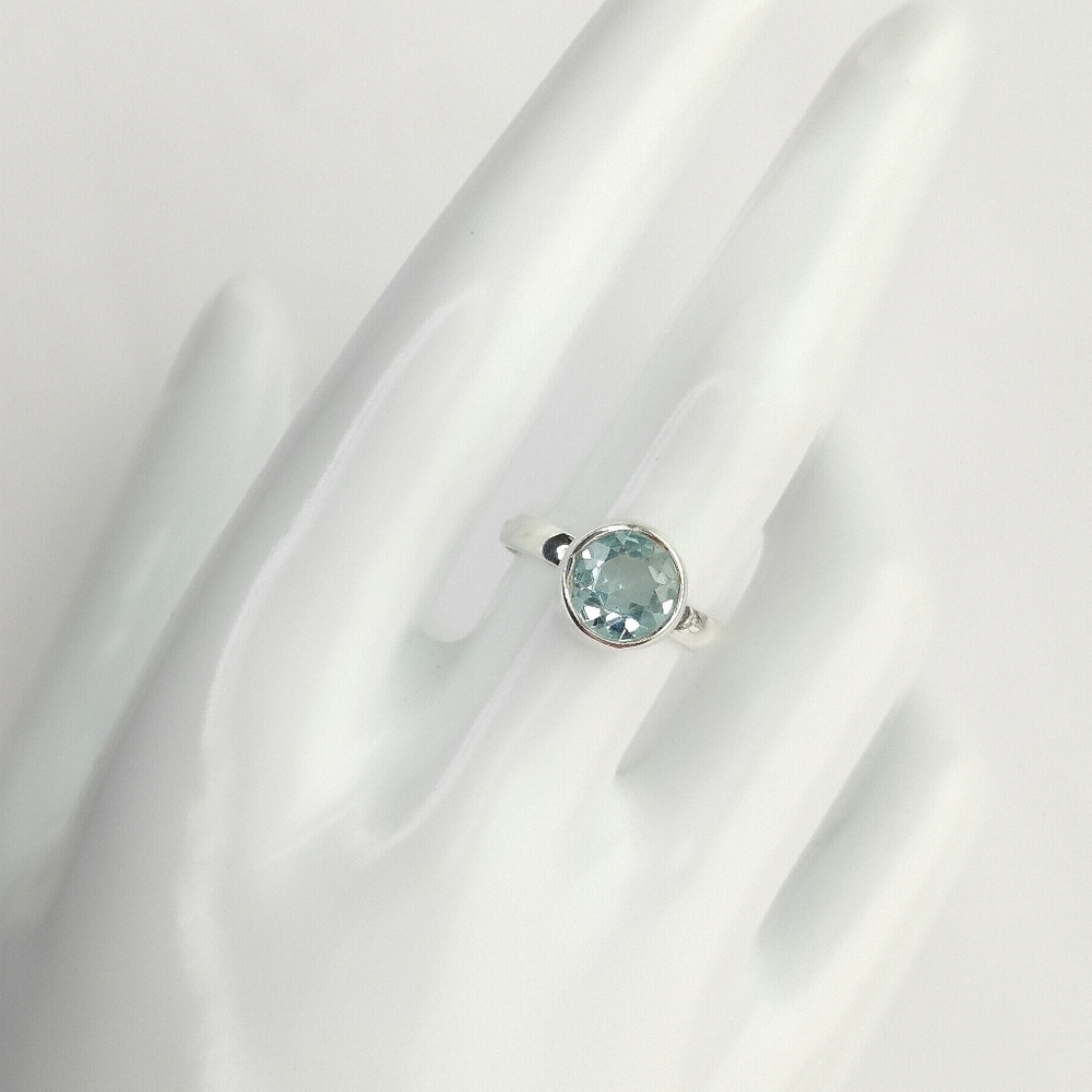 Sky Blue Topaz Ring in Sterling Silver size 8 🆕 - Picture 2 of 9